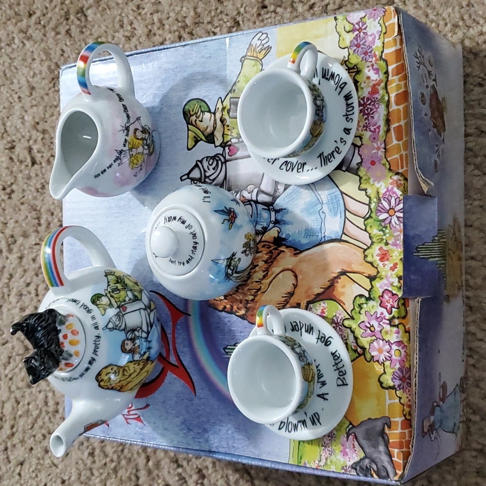 The Wizard of Oz Miniature Collector's Tea Set